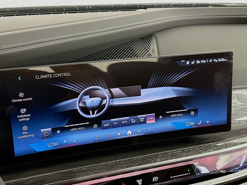 2025 BMW 7 Series 750e - Photo 14