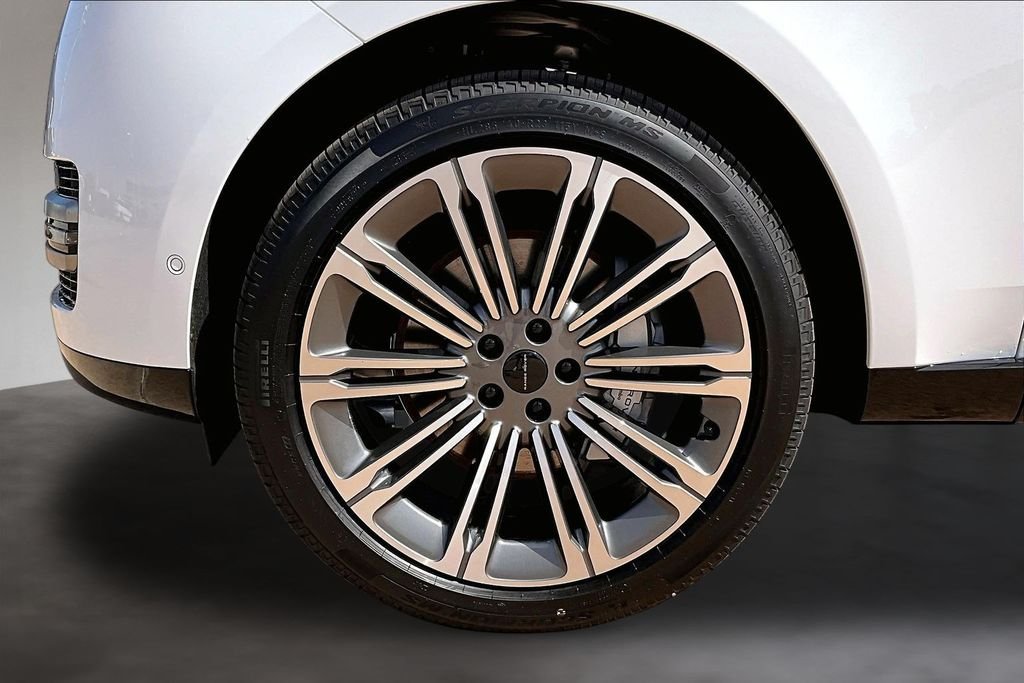 New 2026  Land Rover SE image 12