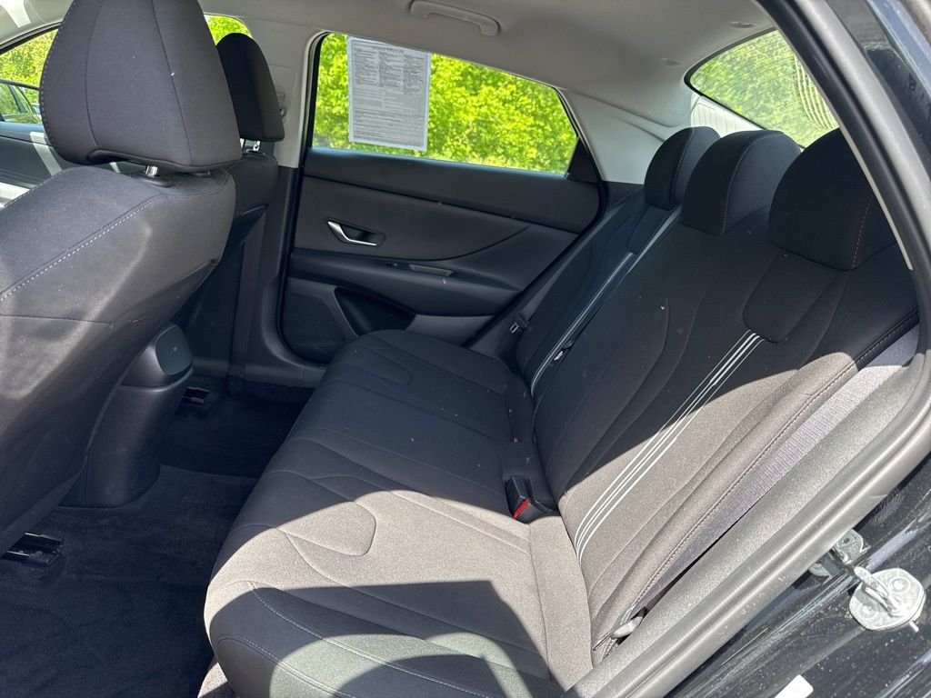 Used 2023 Black Hyundai SEL image 13