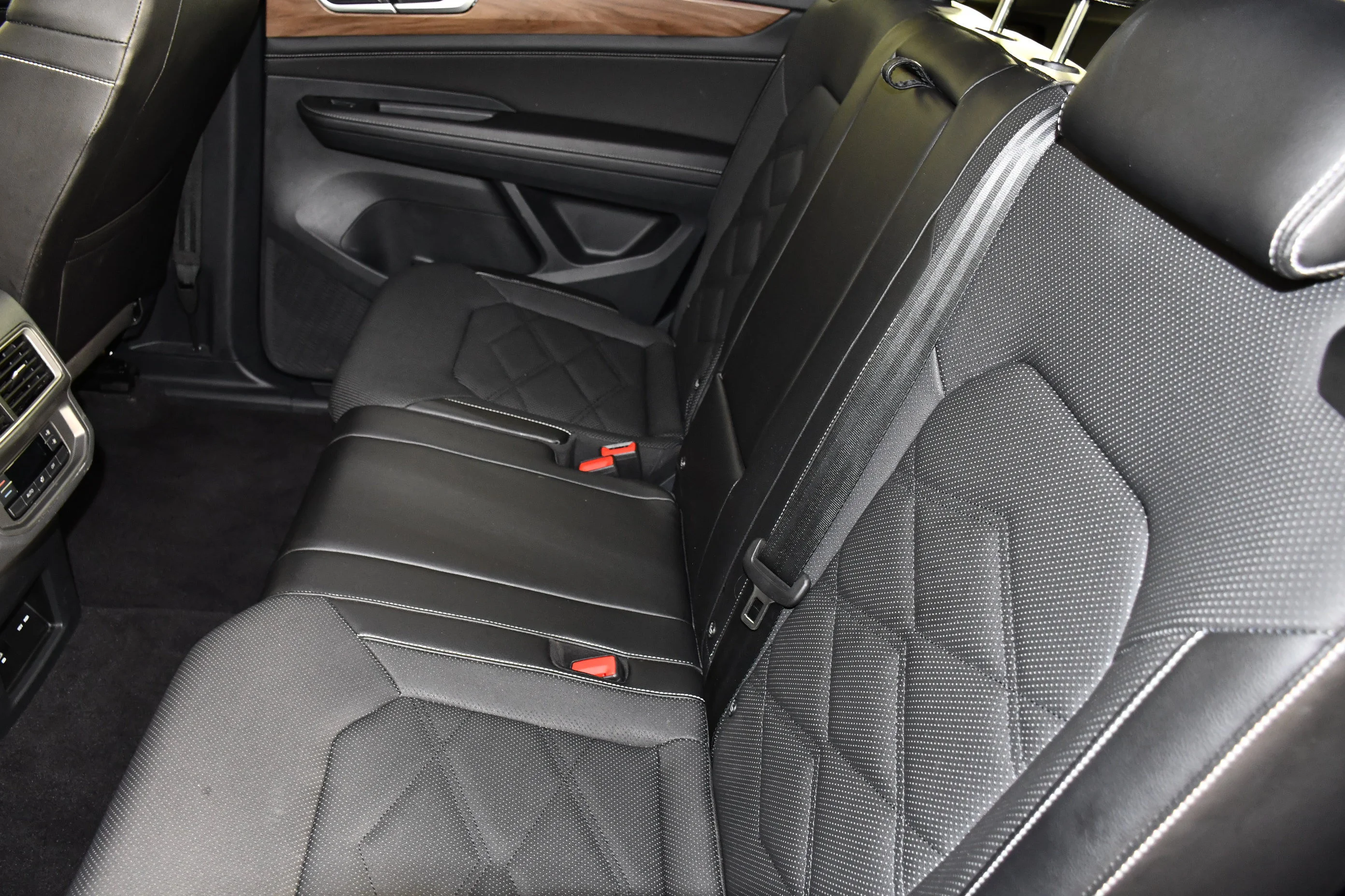 Used 2024 Gray Volkswagen 2.0T SE w/Technology image 47