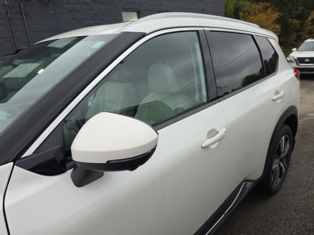 Certified Used 2023 Pearl White Tricoat Nissan SL image 4