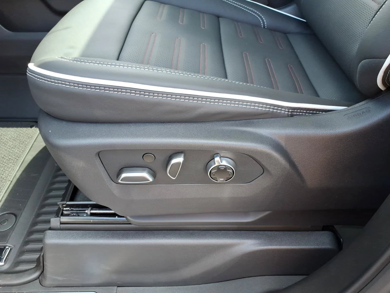 2026 GMC Sierra 1500 AT4X - Photo 13
