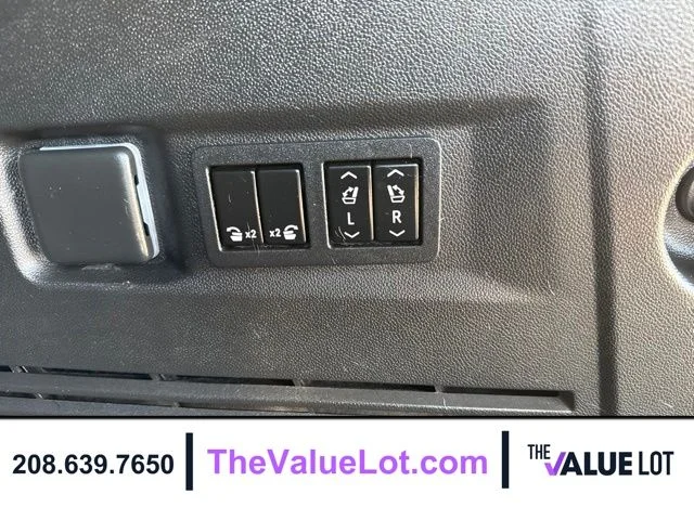 Used 2021  Chevrolet High Country image 22