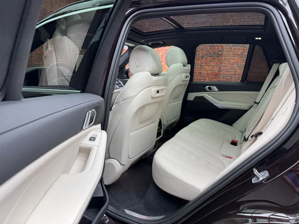 Used 2022 Brown BMW xDrive40i image 24