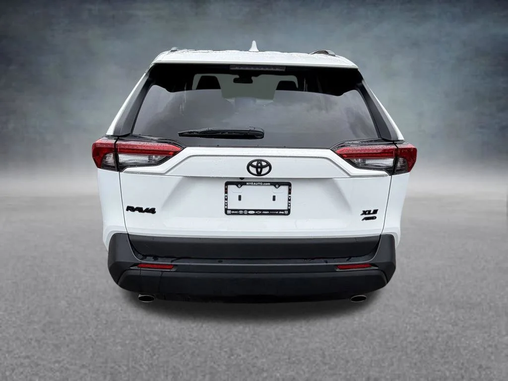 Used 2023 White Toyota XLE image 4