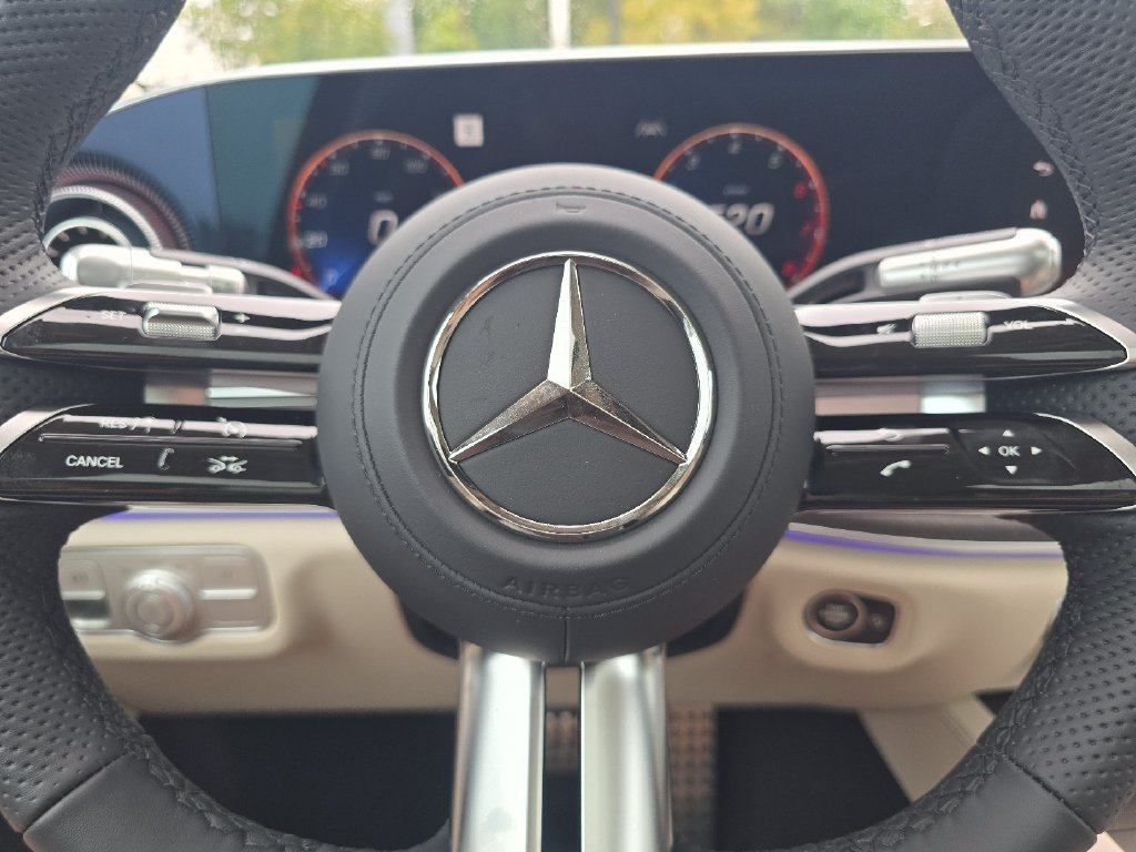 New 2027 MANUFAKTUR Moonlight White Metallic Mercedes-Benz GLS 450 image 35