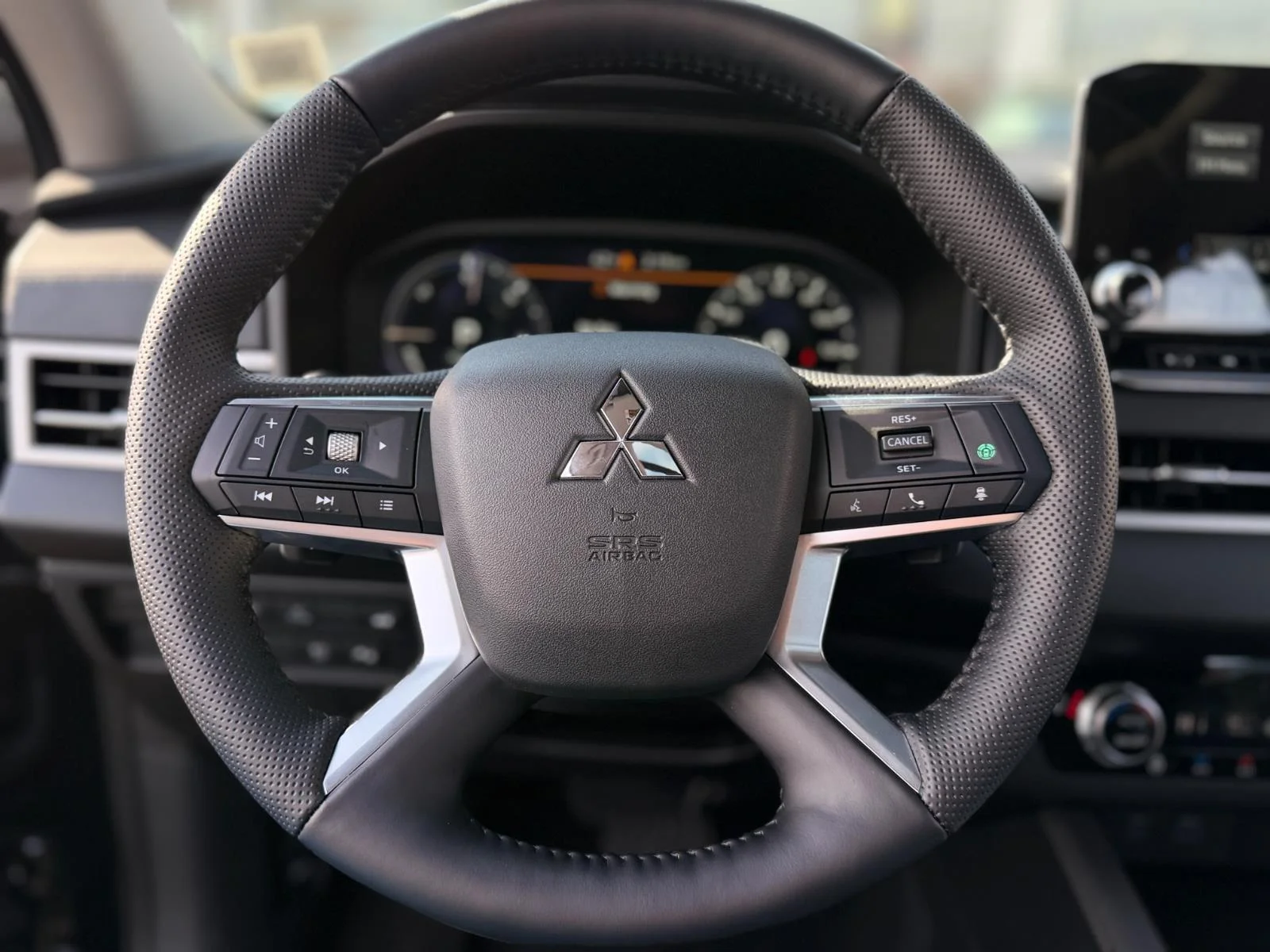 2025 Mitsubishi Outlander Plug-in Hybrid SEL - Photo 18
