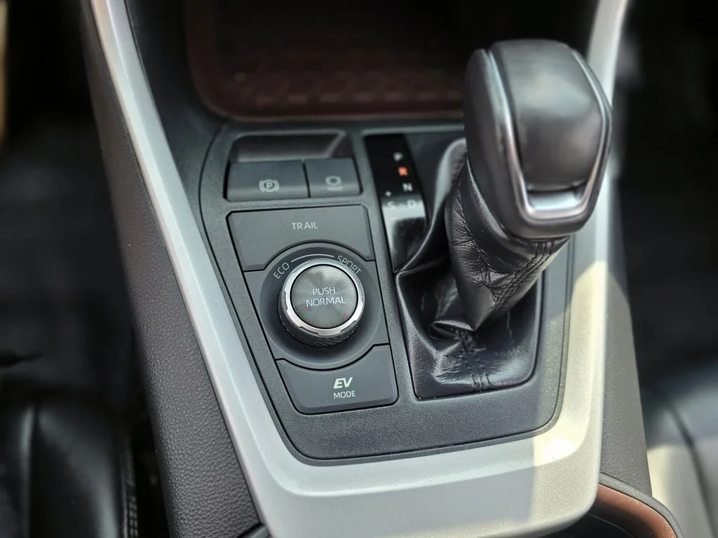 2020 Toyota RAV4 Limited - Photo 34