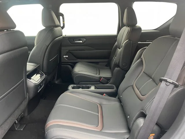 2026 Nissan Armada SL - Photo 11