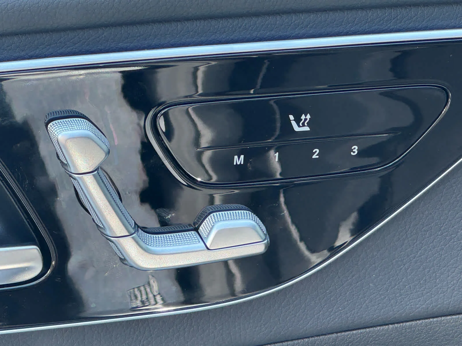 New 2026 Graphite Grey Metallic Mercedes-Benz C 300 image 19