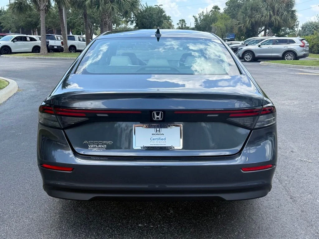 Used 2025 Meteorite Gray Metallic Honda LX image 4