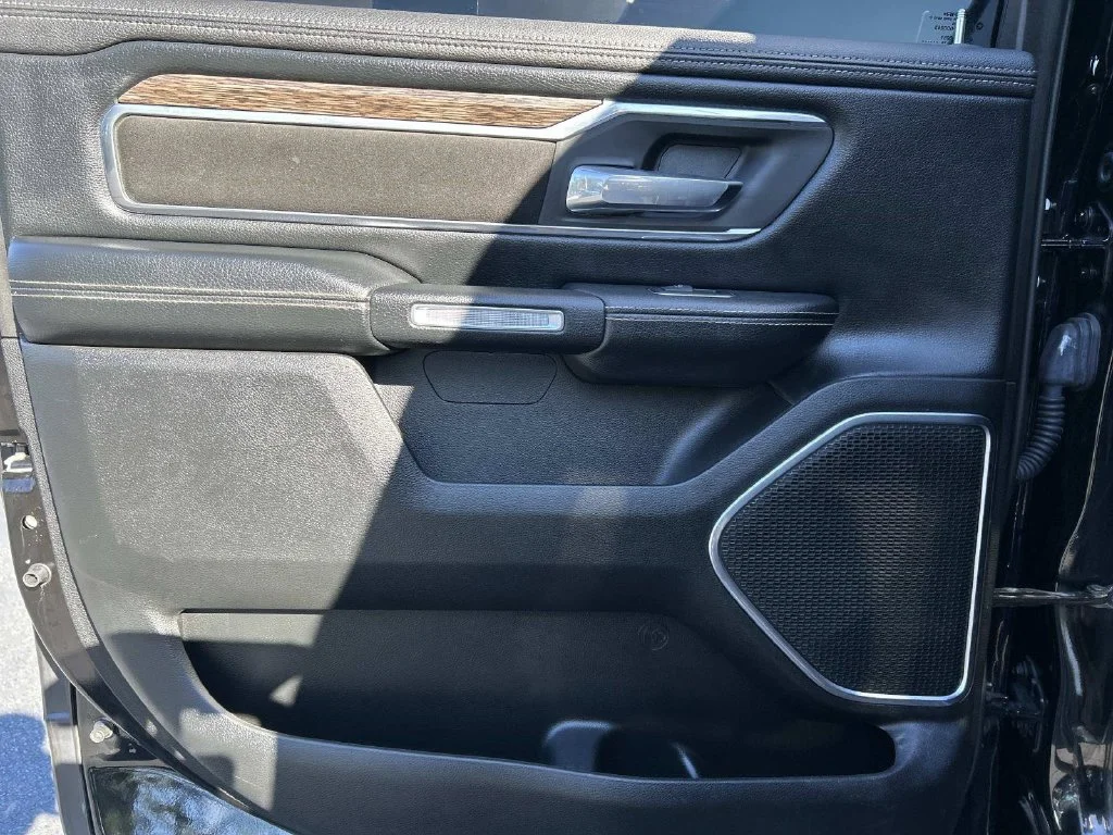 Used 2019 Black Ram Laramie image 12