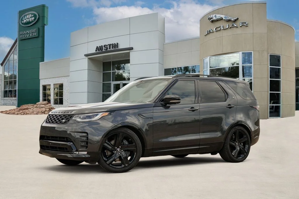 Used 2025 Black Land Rover Dynamic SE image 1