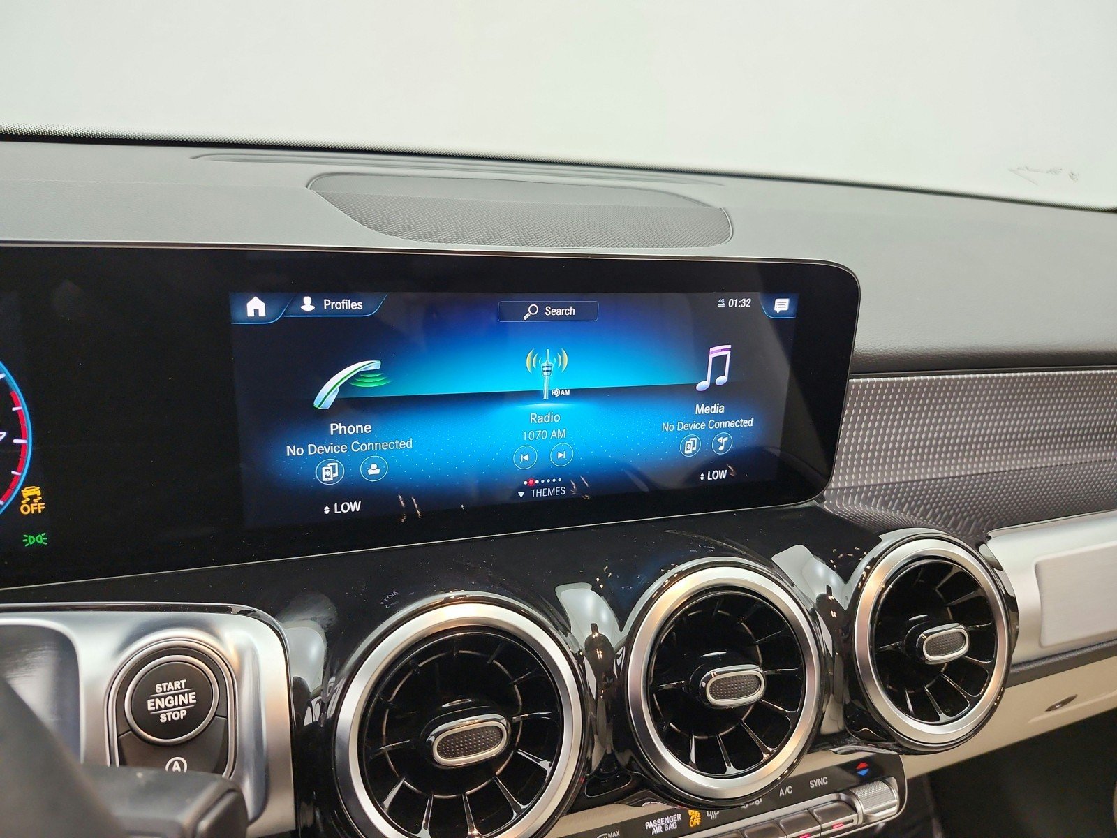 Used 2022 Denim Blue Metallic Mercedes-Benz GLB 250 SUV image 13