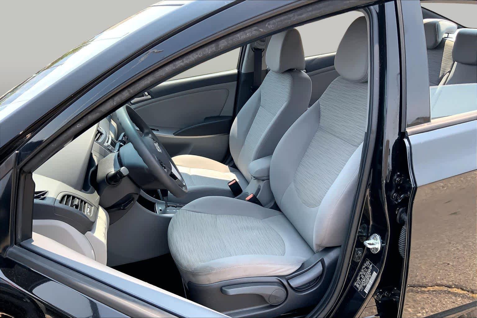Used 2016 Ultra Black Pearl Hyundai SE image 7