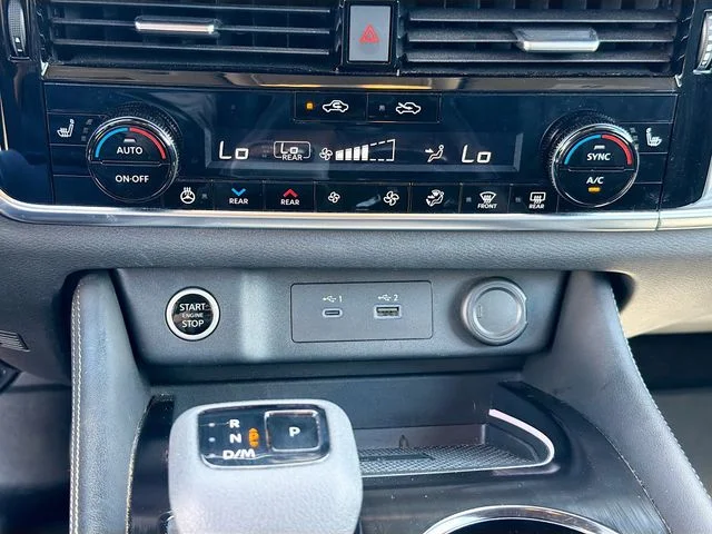 Used 2022 Gray Nissan Platinum image 17