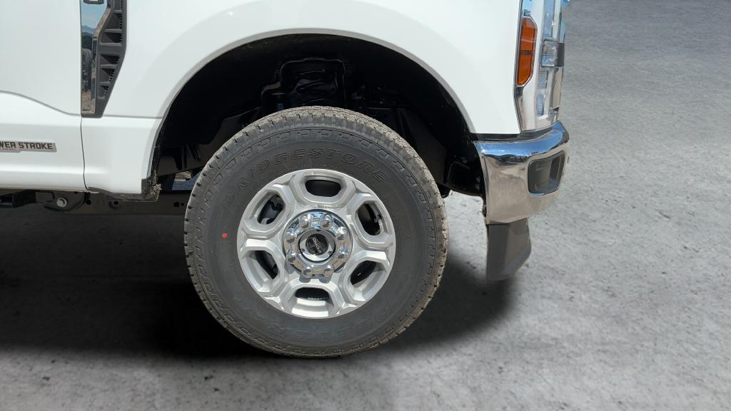 New 2026 Oxford White Ford XLT image 24