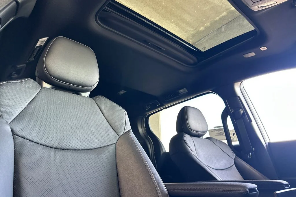 New 2026 Wind Chill Pearl <sup>1</sup> Toyota  Platinum image 20