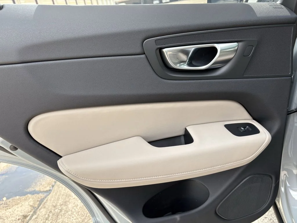 New 2026 Vapour Grey Volvo Plus image 24