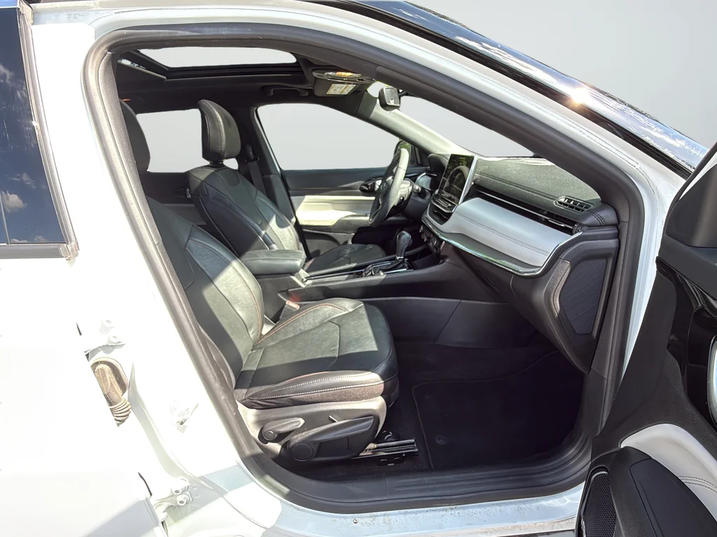 Used 2023 White Jeep Limited image 12