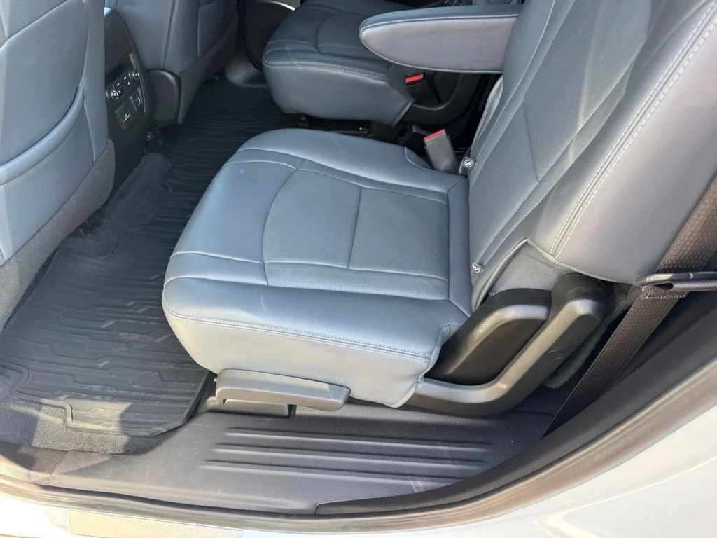 Used 2024 White Buick Premium Group image 12
