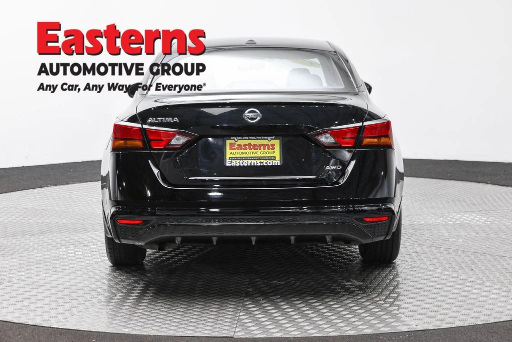Used 2020 Black Nissan 2.5 S image 6