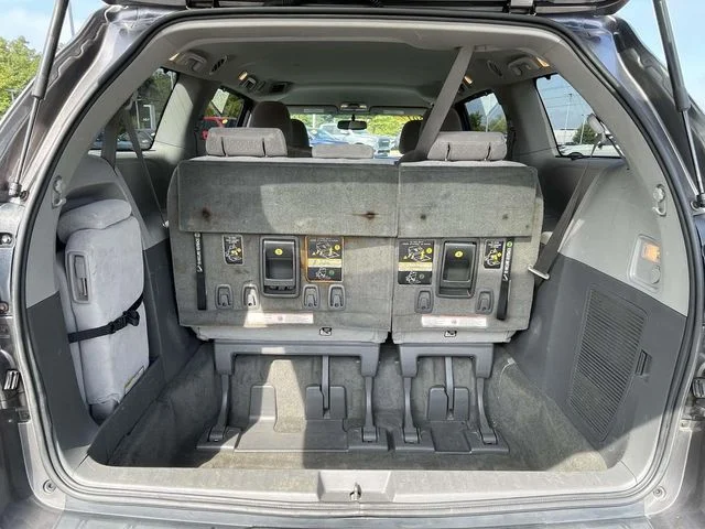 Used 2017 Gray Toyota LE image 9