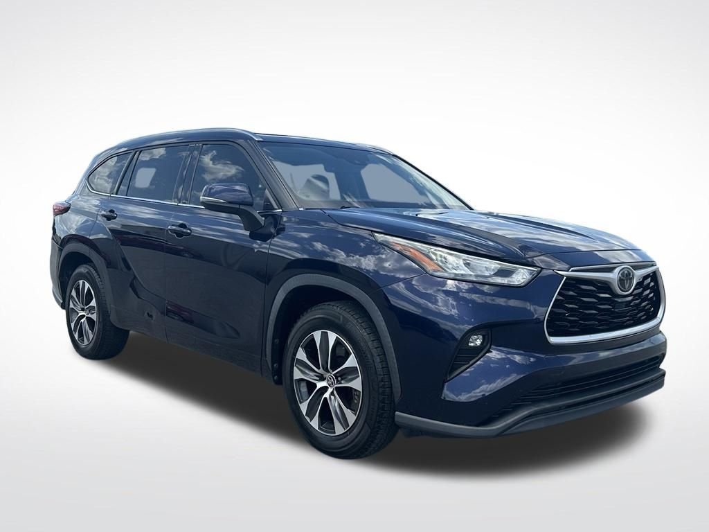 Used 2020  Toyota XLE image 8