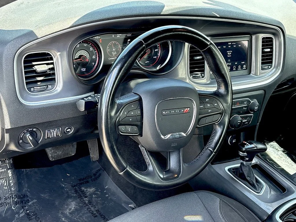Used 2022 Black Dodge SXT image 9