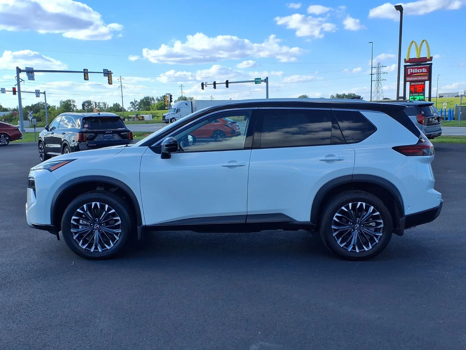 Used 2025 Everest White Pearl Nissan SL image 18