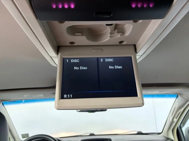 Used 2013 White Chrysler Touring image 31