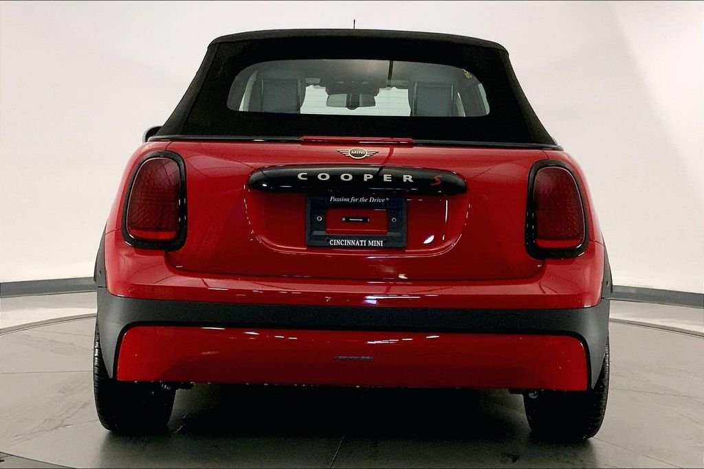 New 2026 Chili Red MINI Iconic image 3