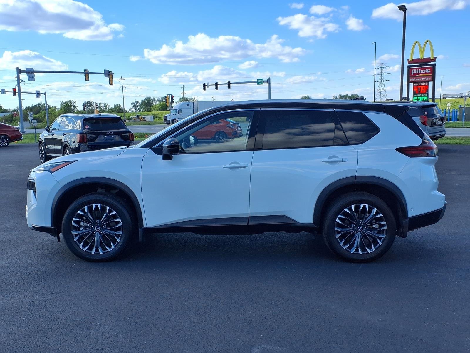 2025 Nissan Rogue SL - Photo 18