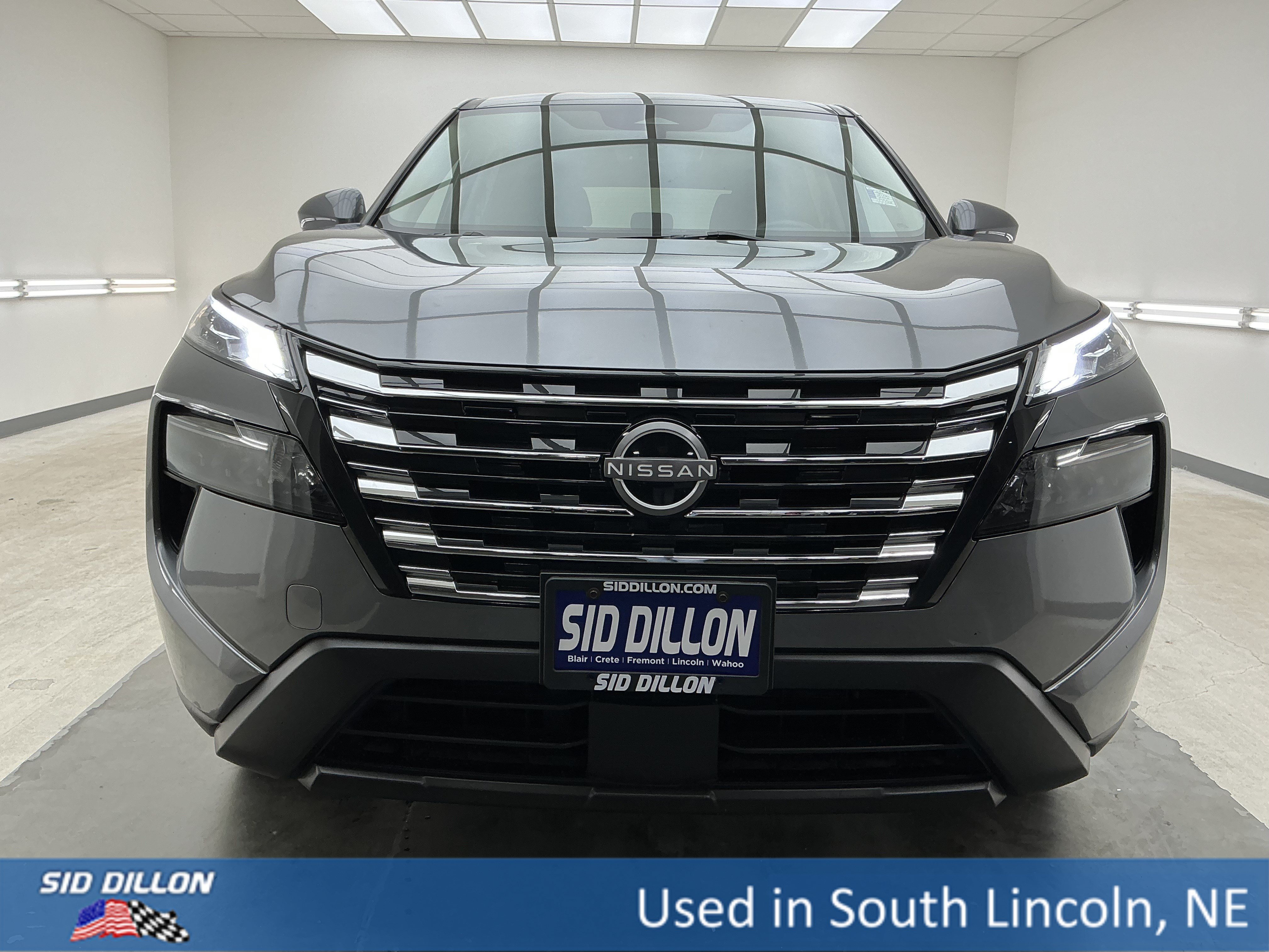 Used 2024 Gun Metallic Nissan SV image 2