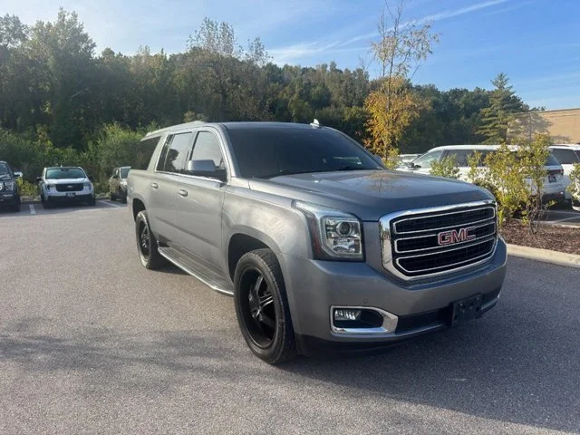 Used 2019 Gray GMC SLT image 2
