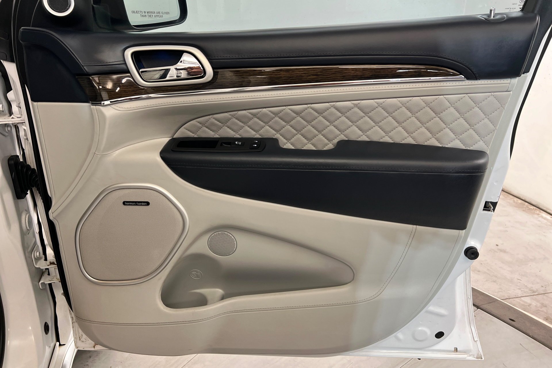 Used 2021 Ivory 3-Coat Jeep Summit image 25