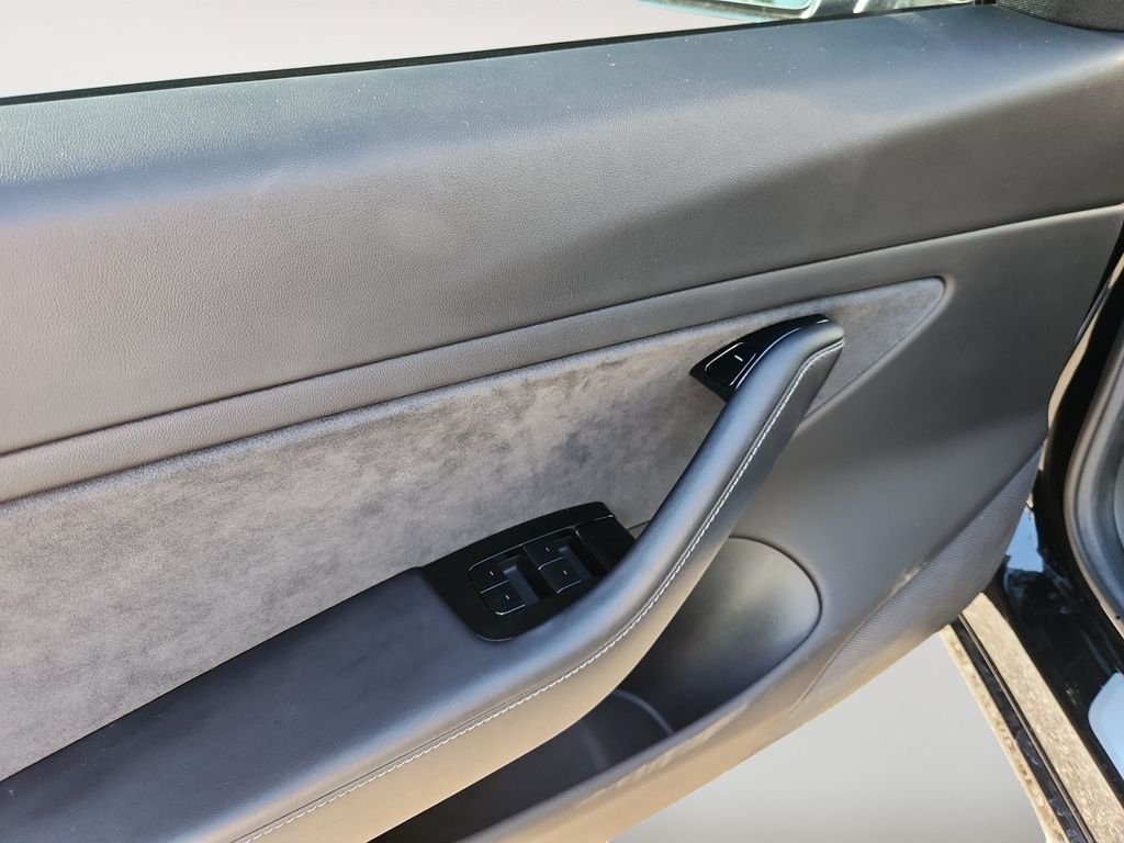 Used 2018 Black Tesla Long Range image 7