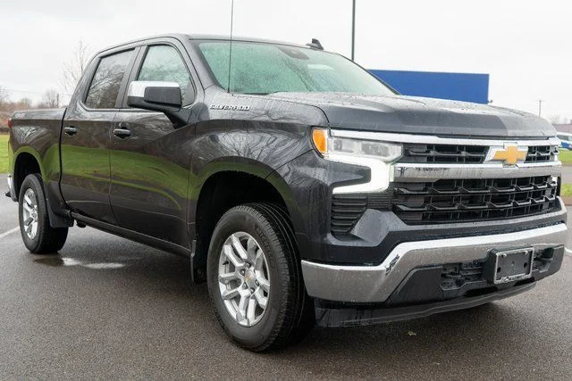 Used 2023 Gray Chevrolet LT image 4