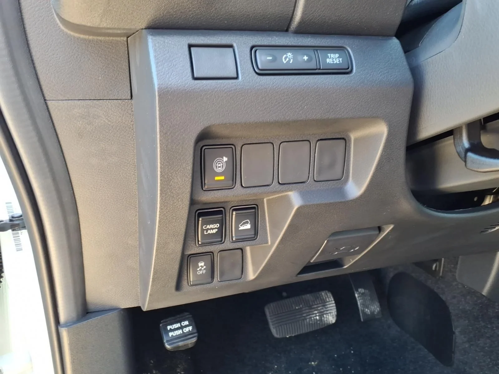 New 2026 Glacier White Nissan Crew Cab S image 13