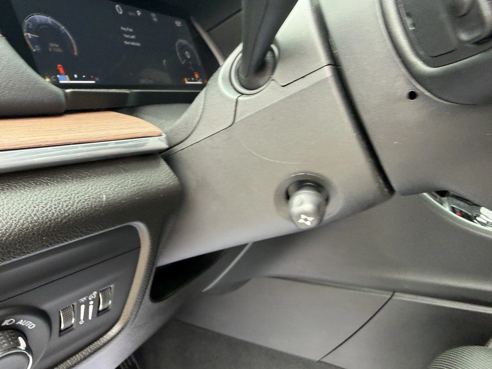 Used 2025 Metallic Jeep Overland image 13