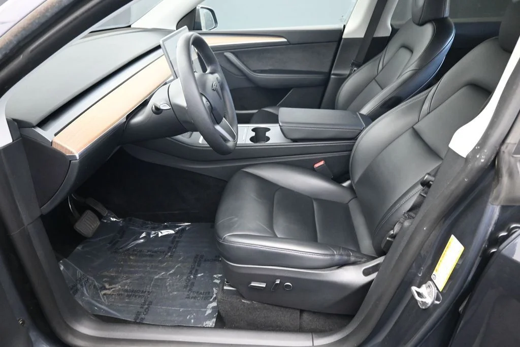 Used 2022  Tesla Long Range image 17