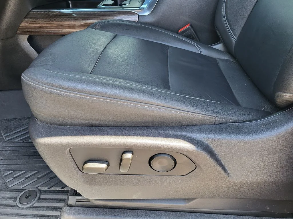 Used 2025 Sterling Gray Metallic Chevrolet LT image 19