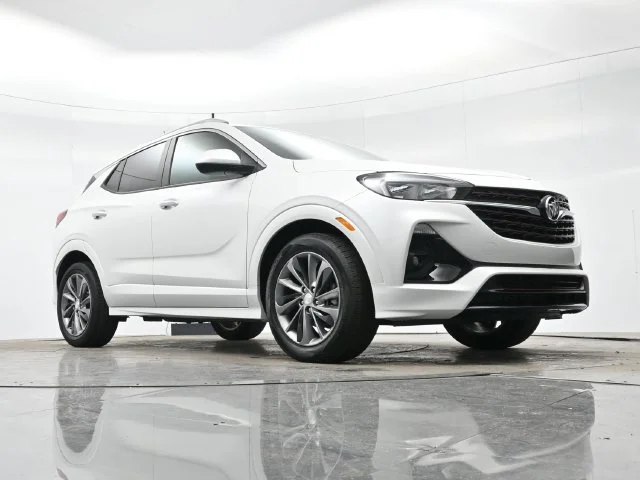 Used 2021 WHITE FROST TRICOAT Buick Preferred image 22