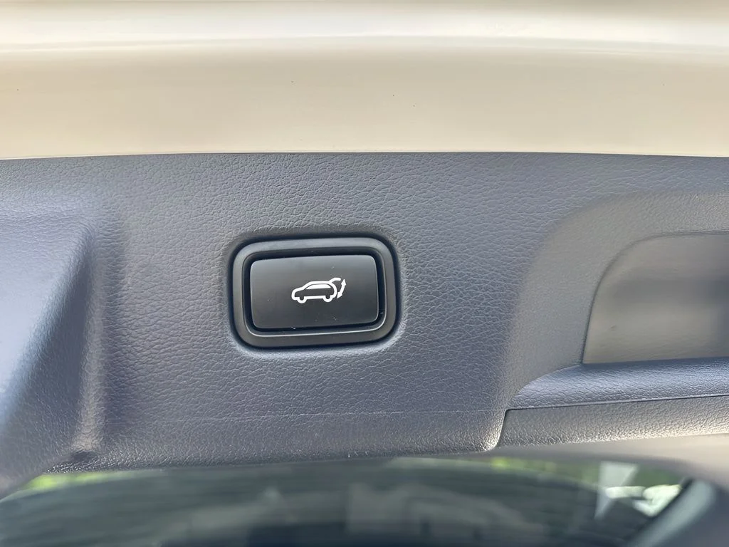 Used 2025 White Hyundai Calligraphy image 33