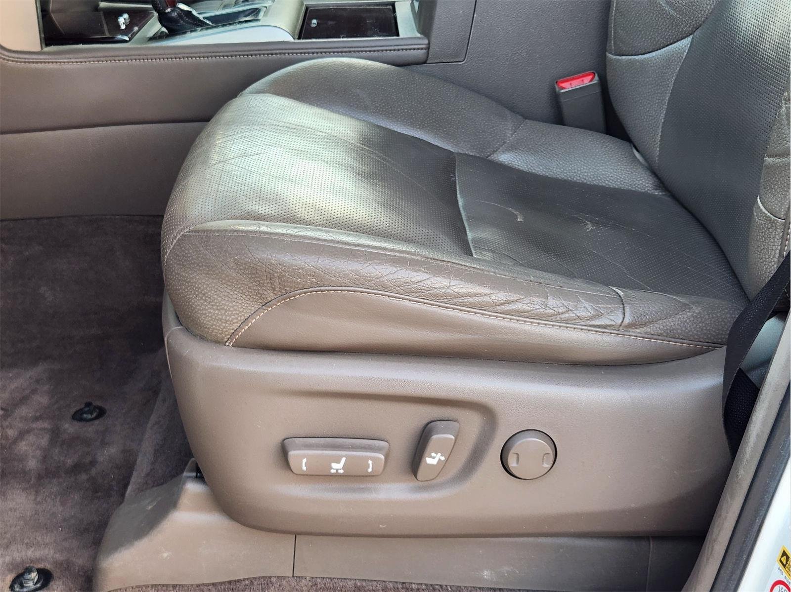 Used 2016 Starfire Pearl Lexus  image 23