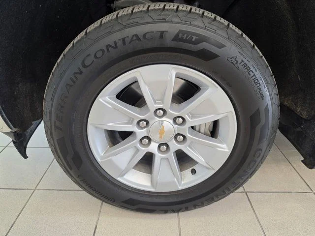 Used 2025 Gray Chevrolet LT image 27