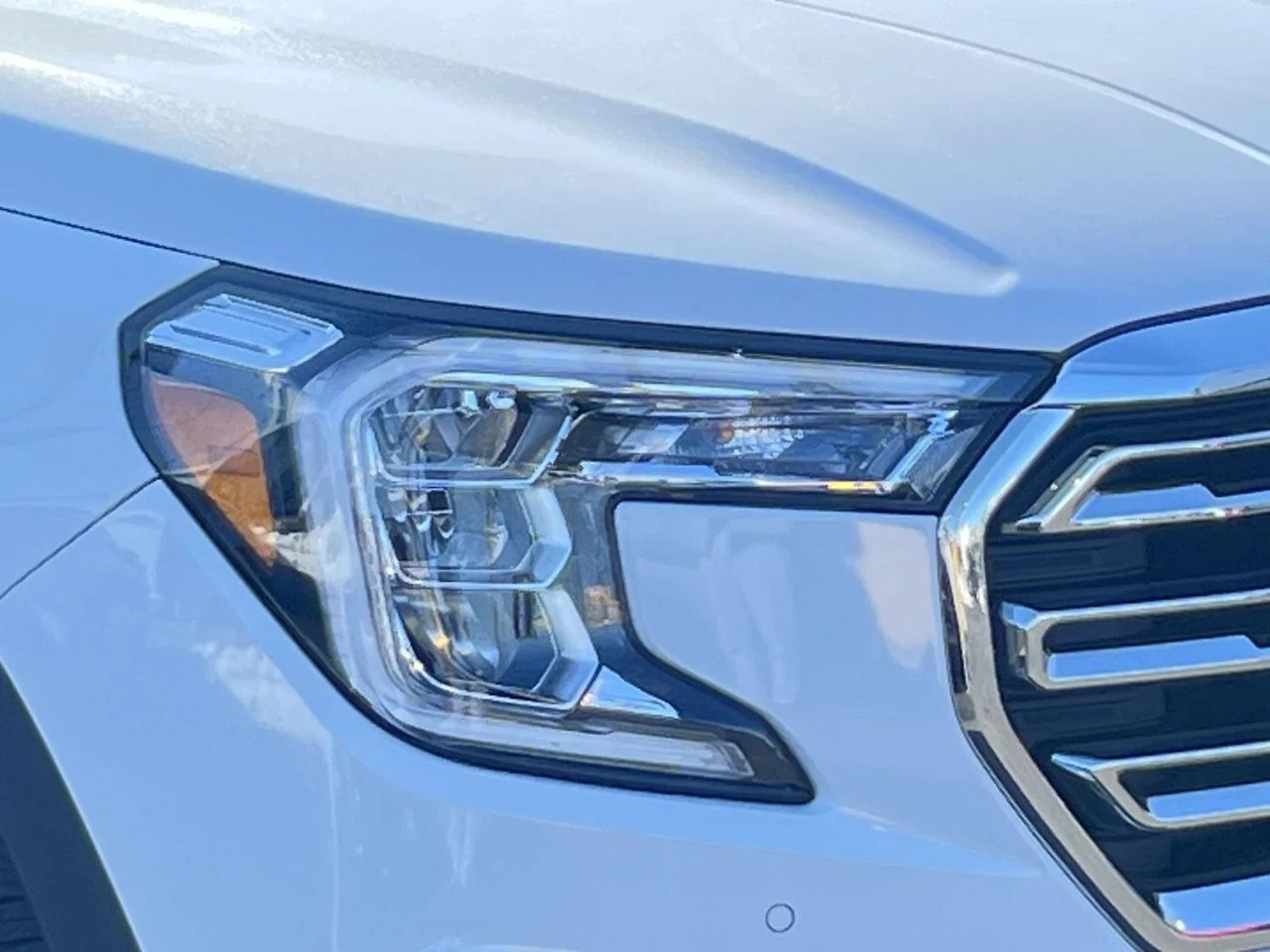 Used 2022 Summit White GMC AWD SLT image 15