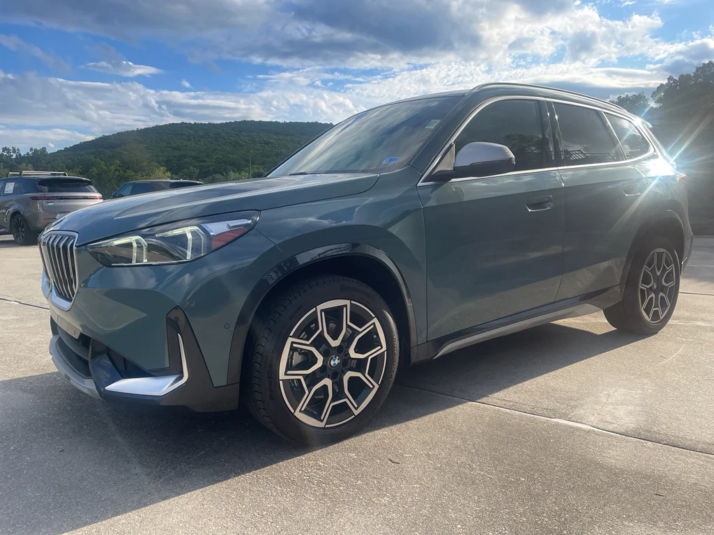 Used 2024 Cape York Green Metallic BMW xDrive28i image 8