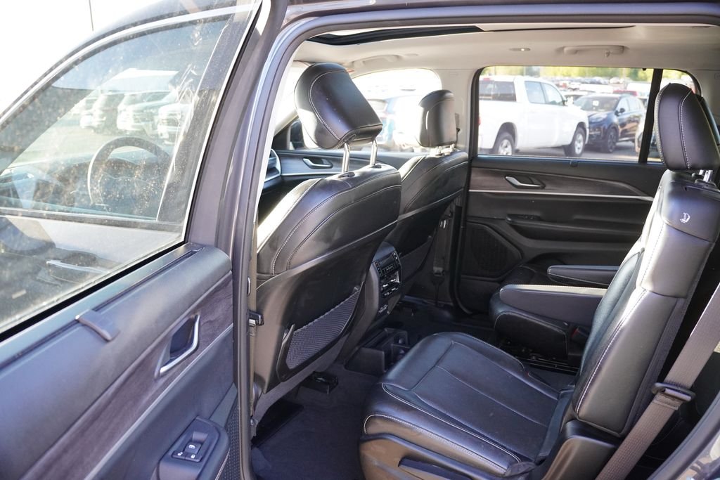 Used 2023 Baltic Gray Metallic Clearcoat Jeep Limited image 16