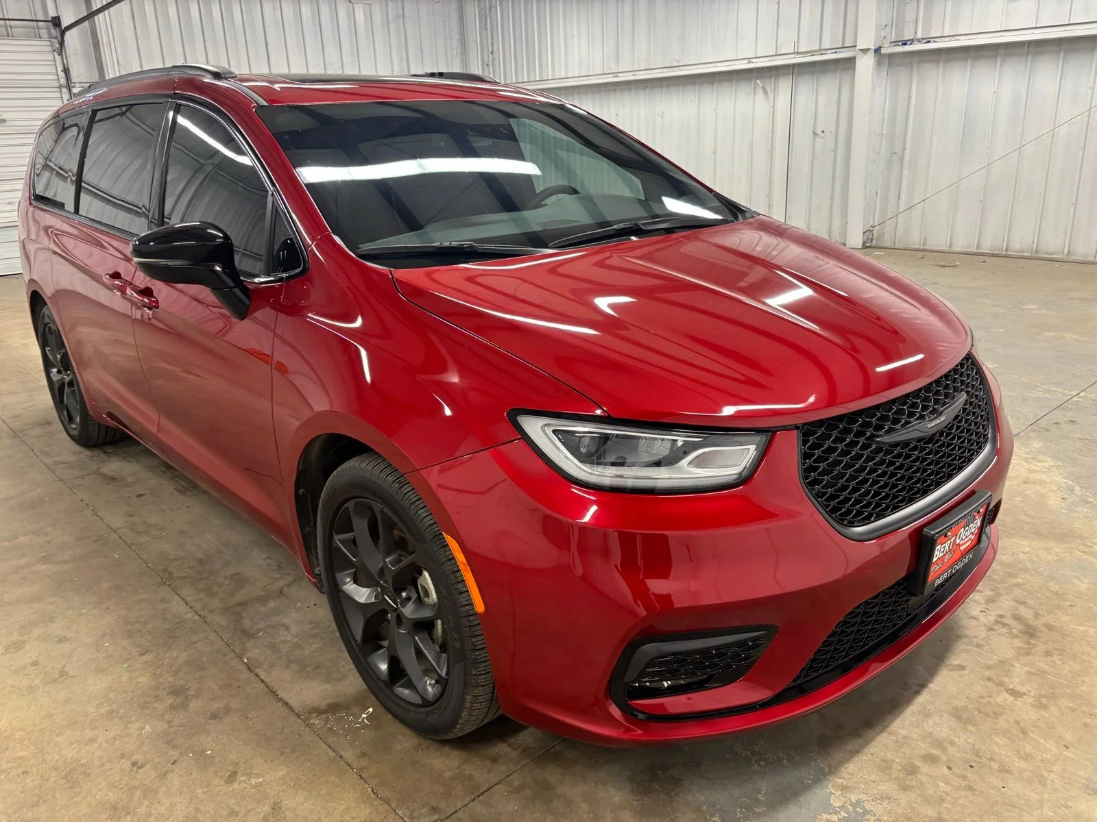 2025 Chrysler Pacifica Limited's photo
